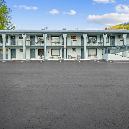 Country Town N' Suites Gatlinburg Bagian luar foto