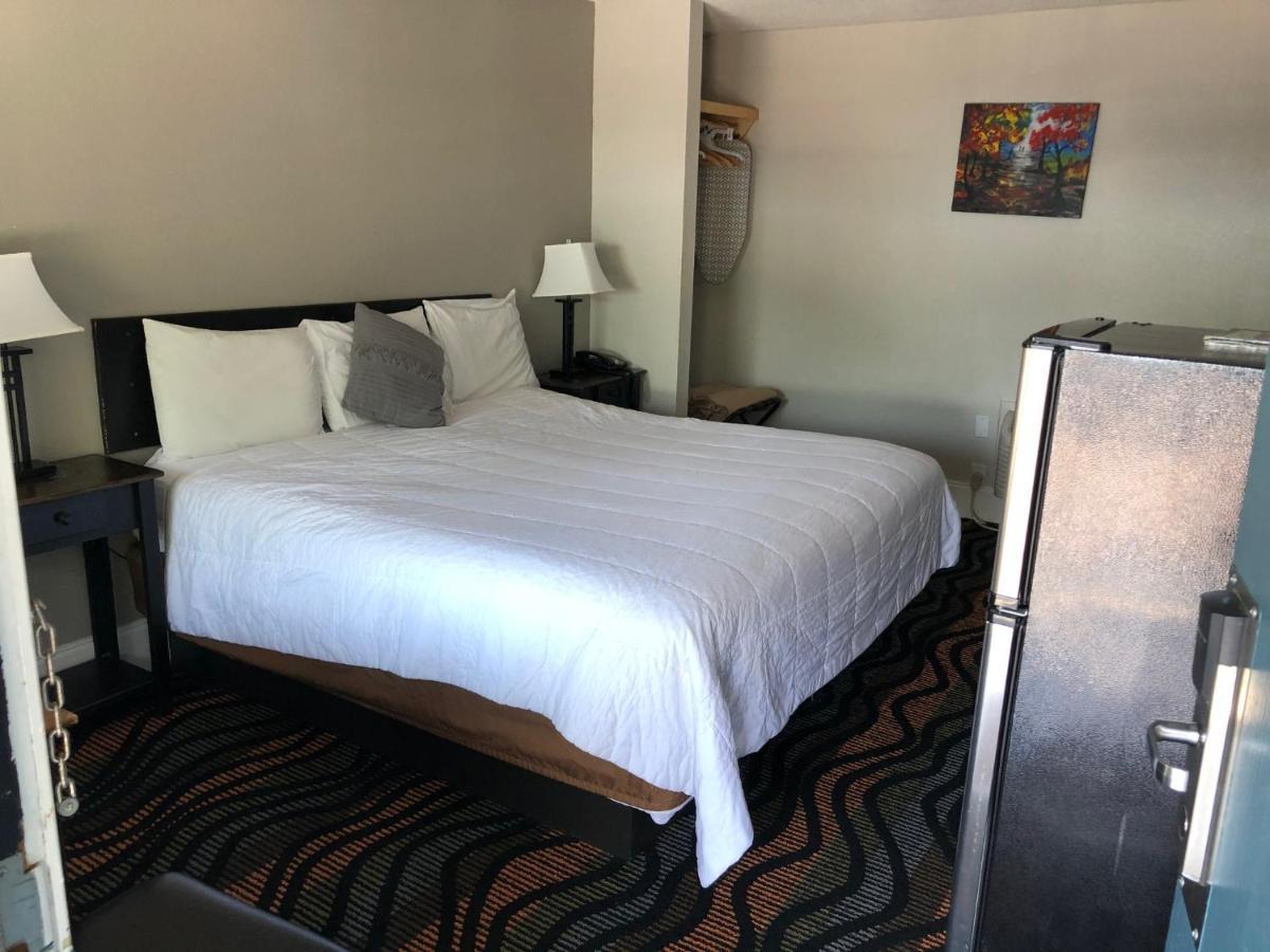 Country Town N' Suites Gatlinburg Bagian luar foto