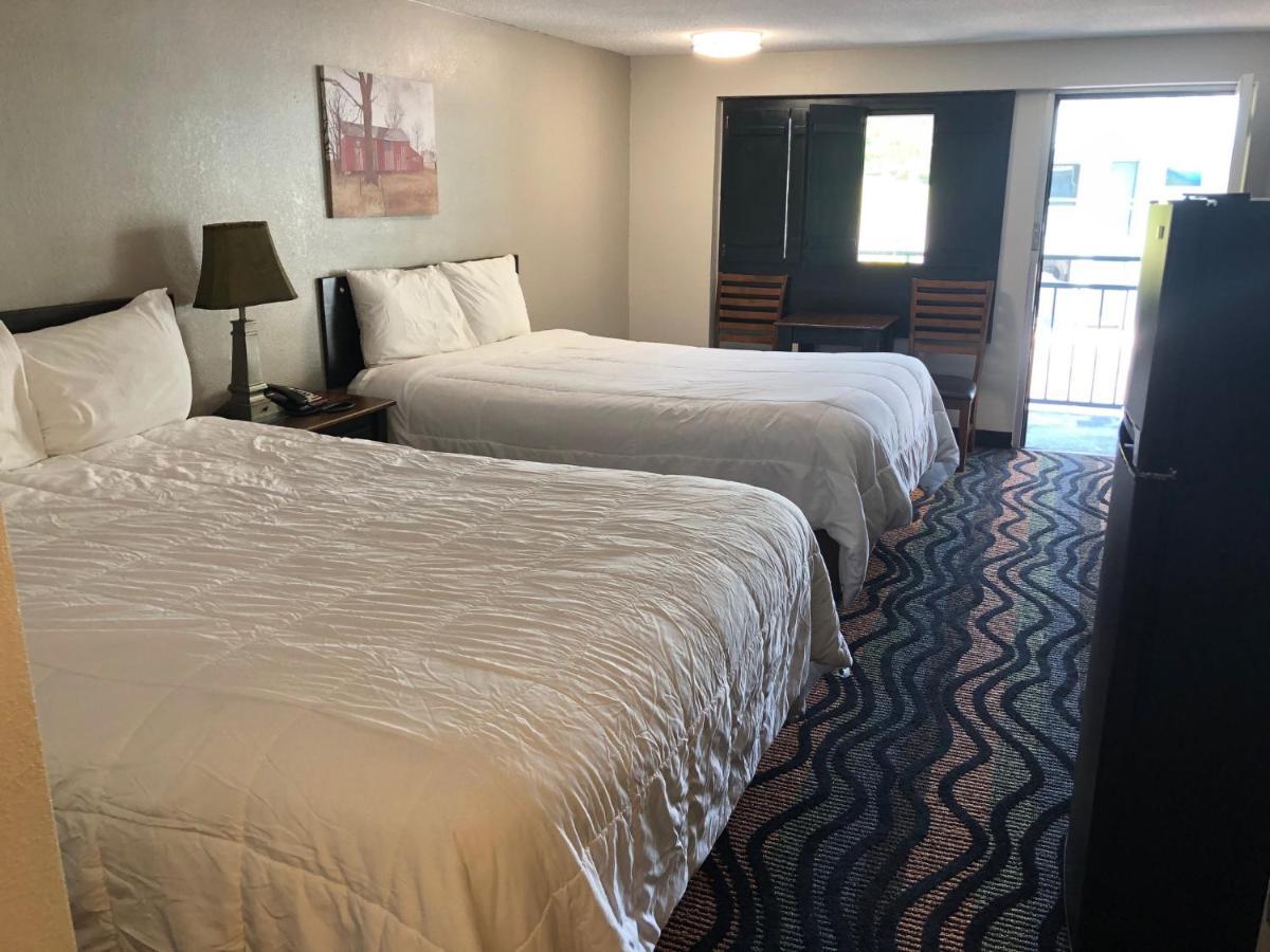 Country Town N' Suites Gatlinburg Bagian luar foto