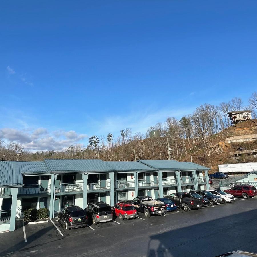 Country Town N' Suites Gatlinburg Bagian luar foto