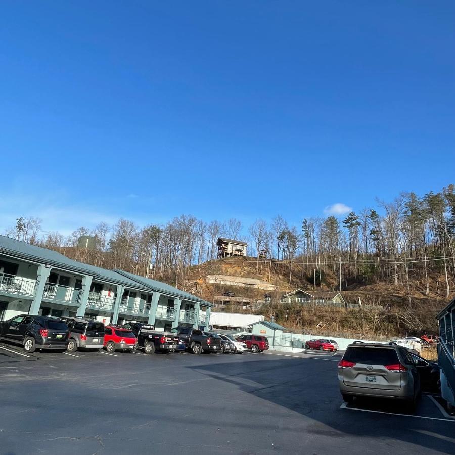 Country Town N' Suites Gatlinburg Bagian luar foto