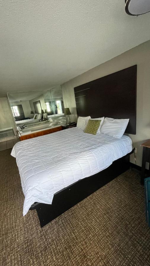 Country Town N' Suites Gatlinburg Bagian luar foto