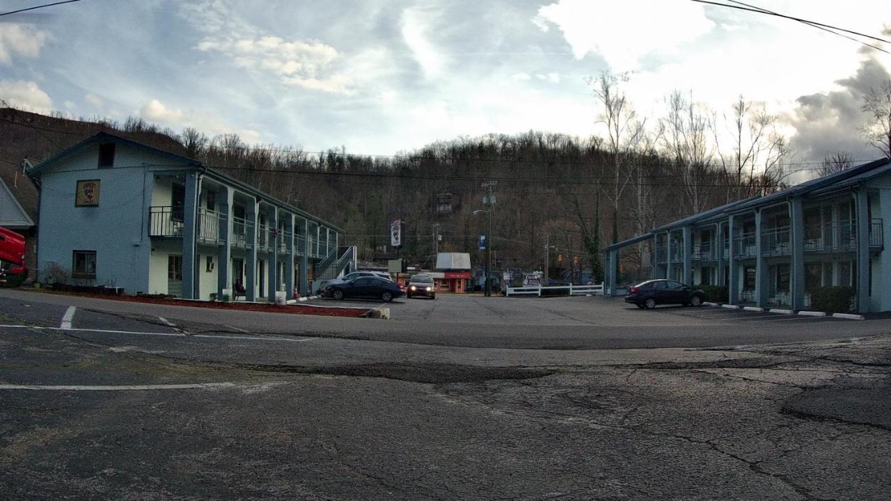 Country Town N' Suites Gatlinburg Bagian luar foto