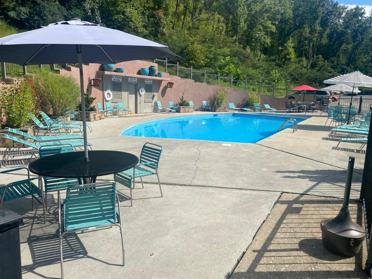 Country Town N' Suites Gatlinburg Bagian luar foto