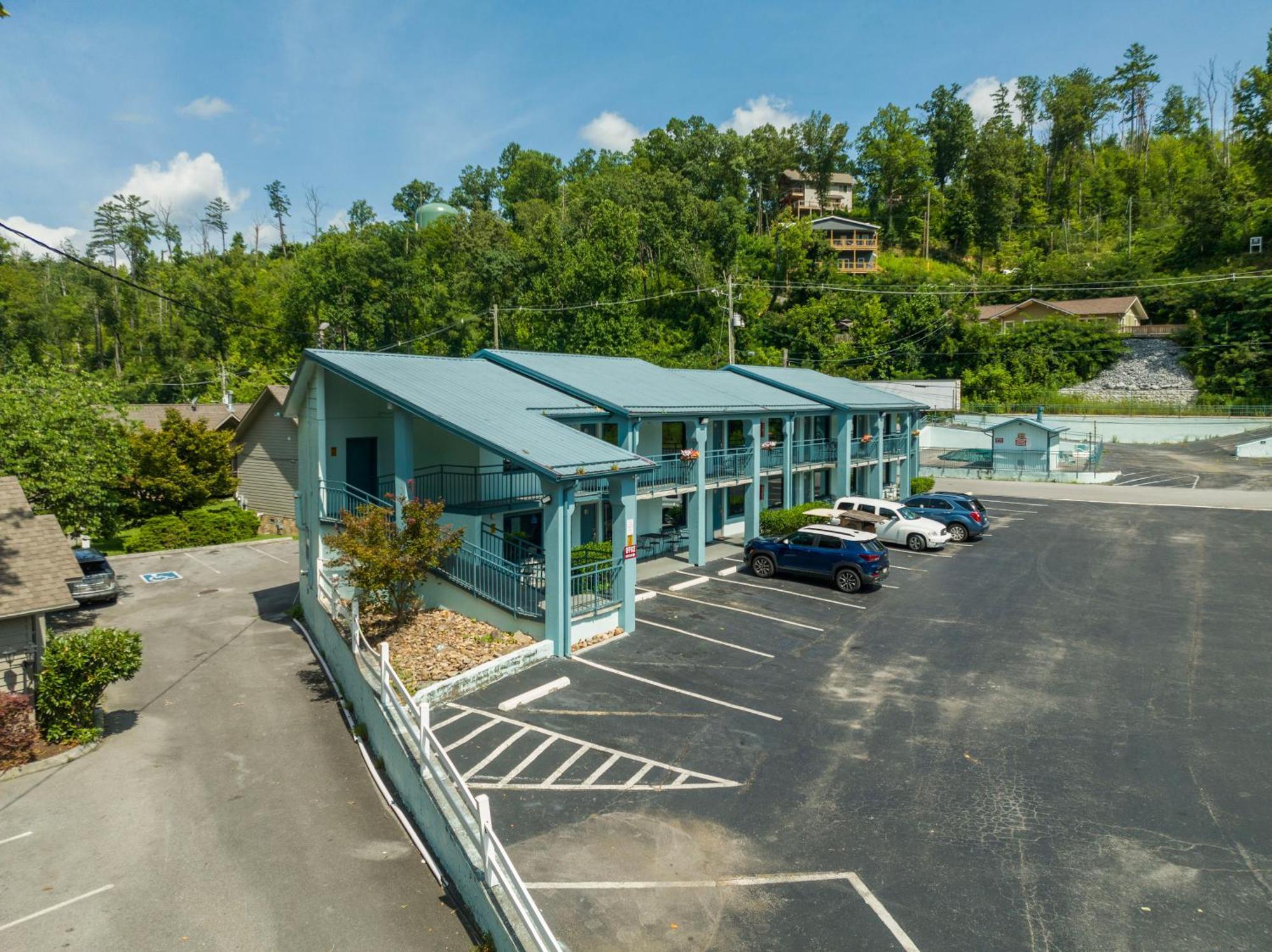 Country Town N' Suites Gatlinburg Bagian luar foto