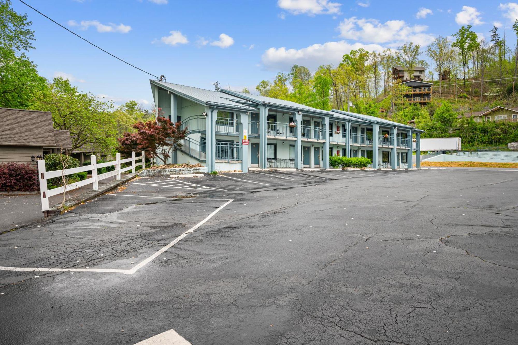 Country Town N' Suites Gatlinburg Bagian luar foto