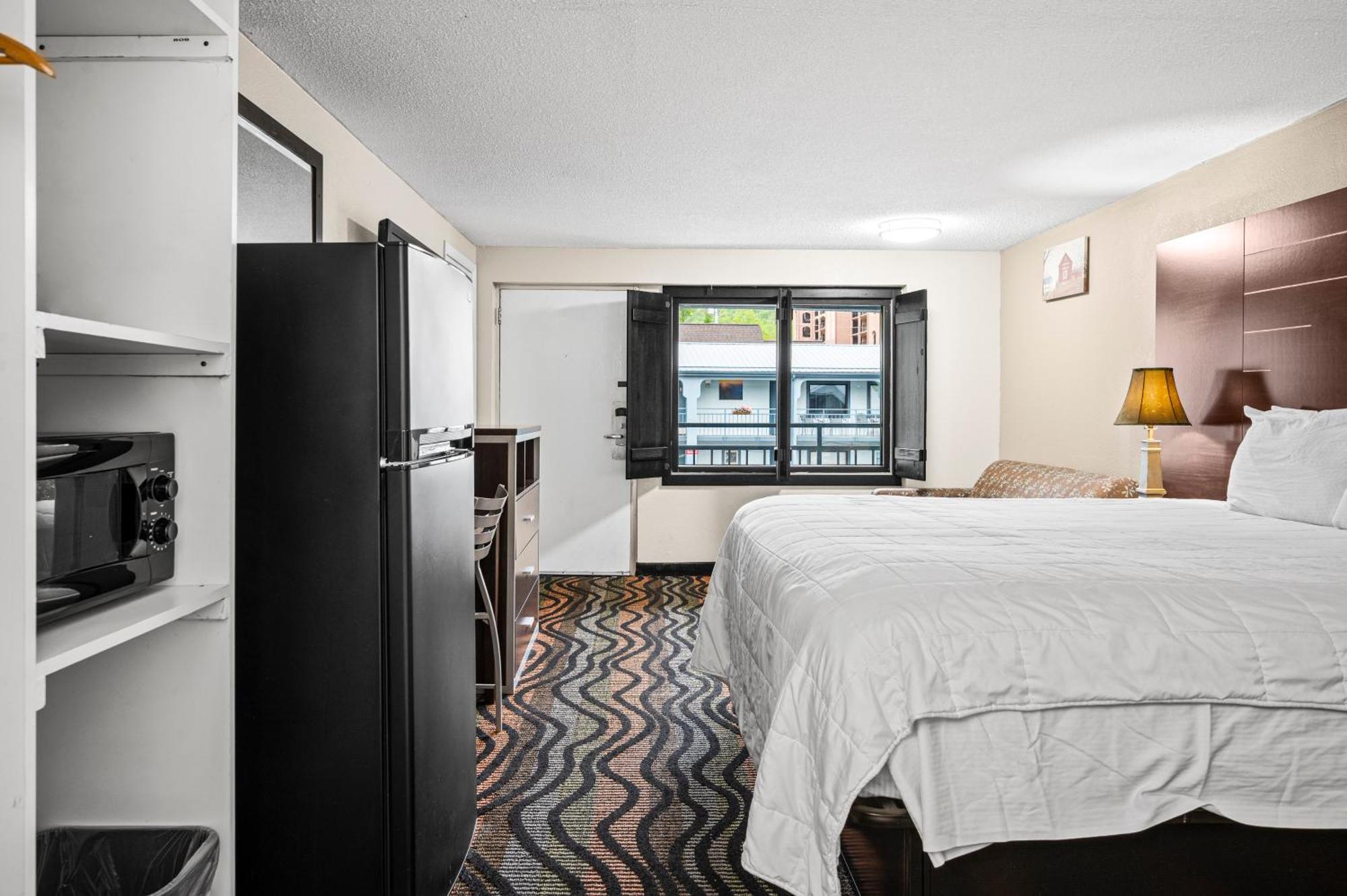Country Town N' Suites Gatlinburg Bagian luar foto